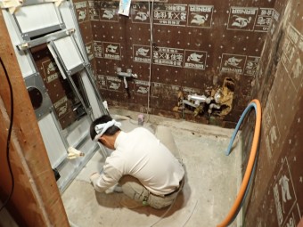 ユニットバス組み立て中 P9260007